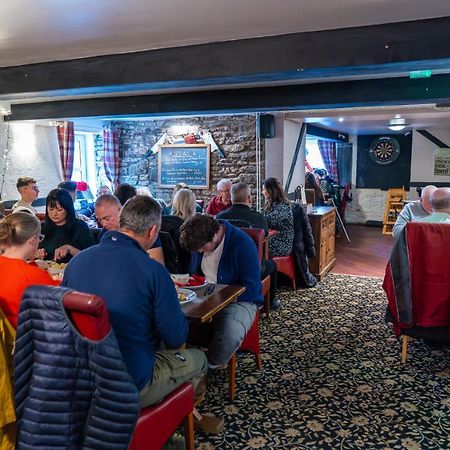 The Cock Hotel Bronllys Екстер'єр фото