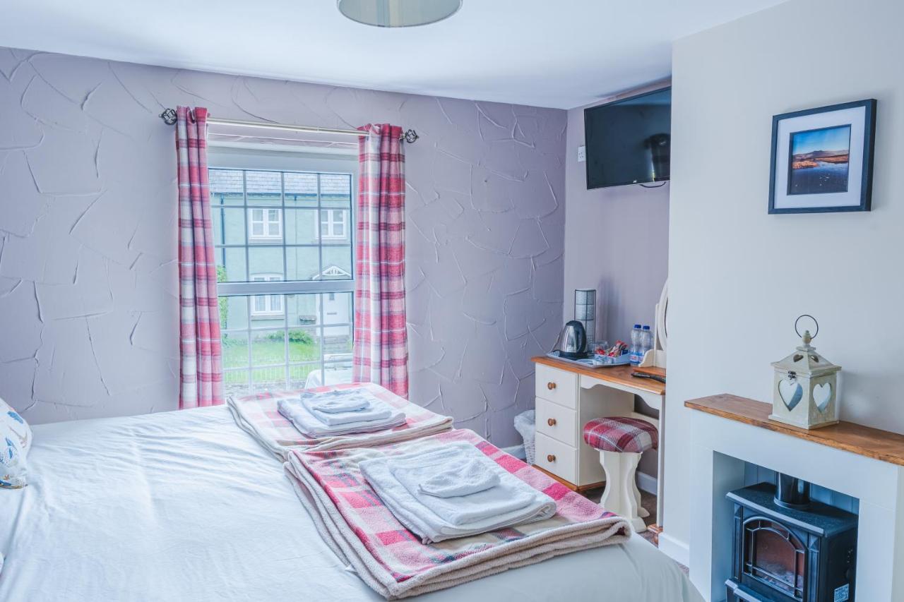 The Cock Hotel Bronllys Екстер'єр фото